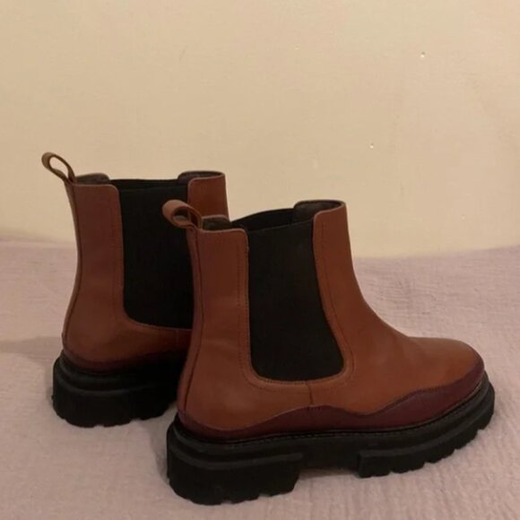 Seychelles • brown leather chelsea boots - Picture 4 of 11